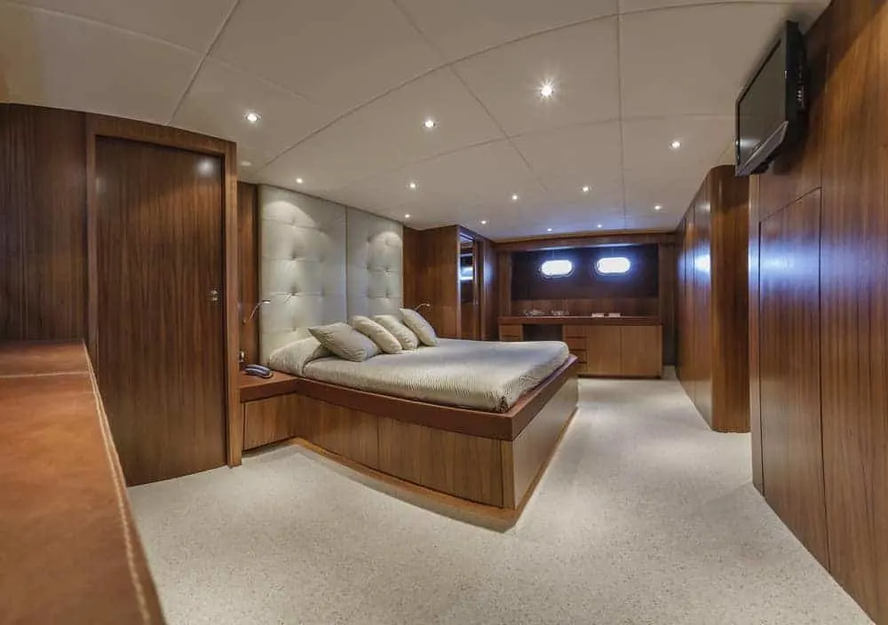 82 foot yacht bedroom