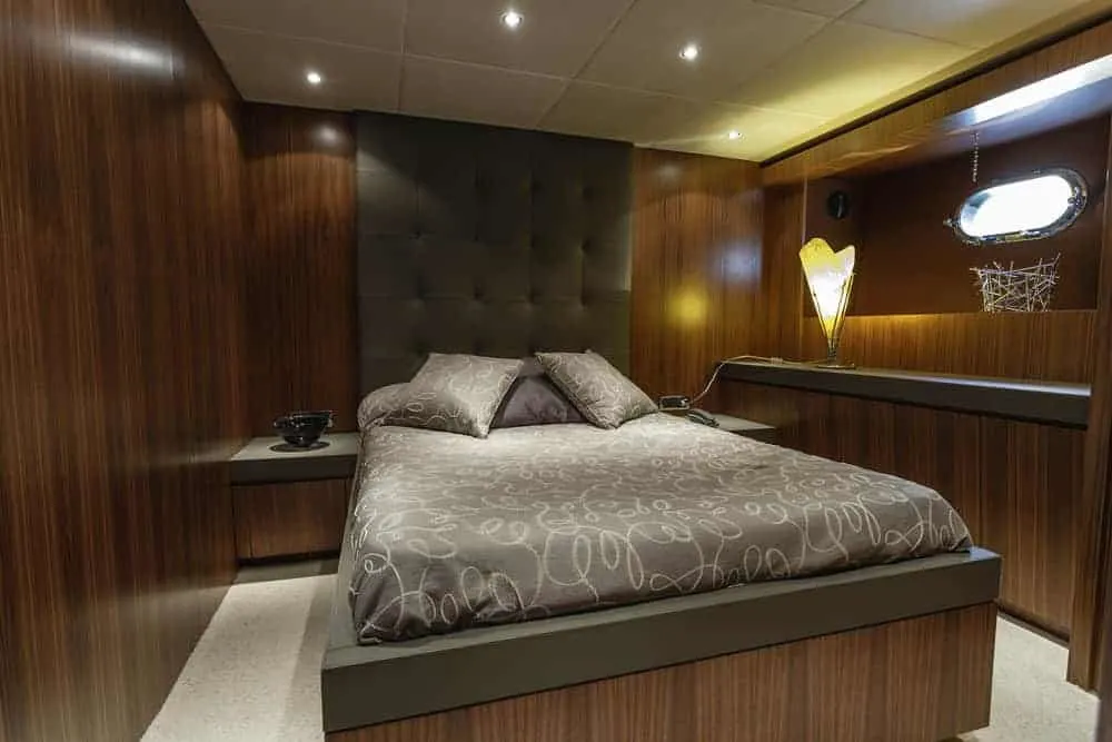 82 foot yacht guest bedroom