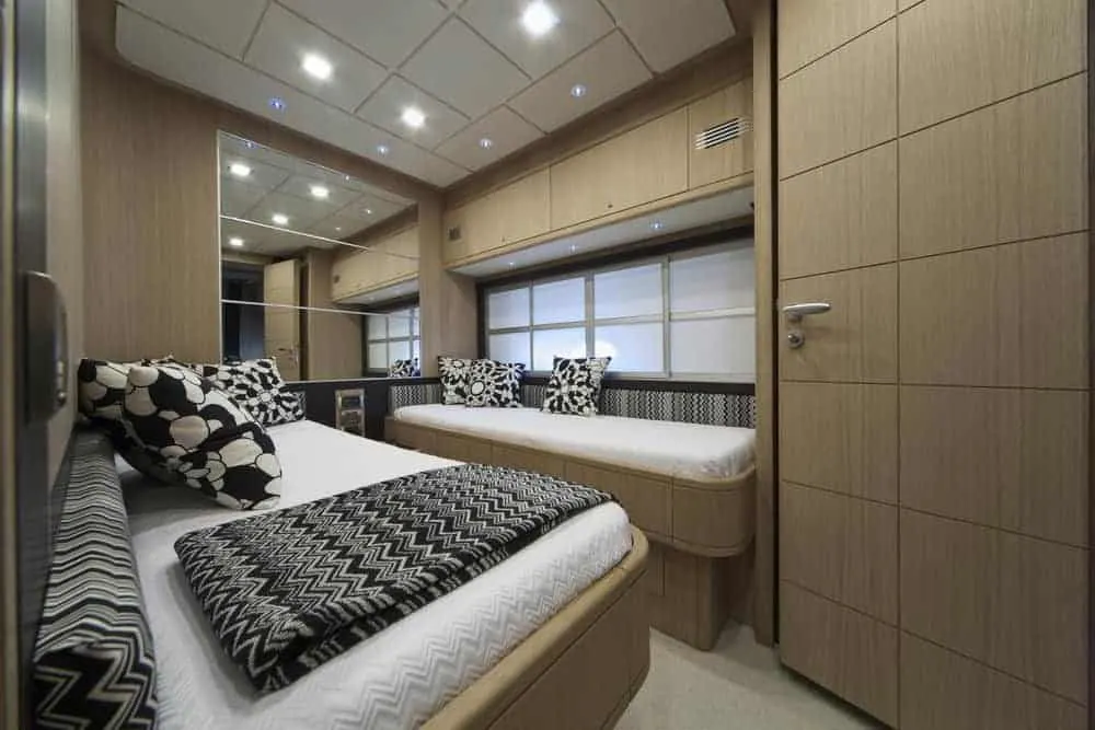 Abacus 70 foot - bedroom 2 beds