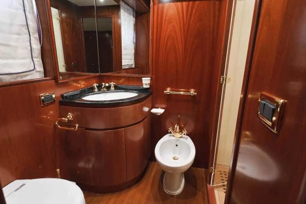 Tecnomar Nadara 26 luxury yacht - second primary bathroom