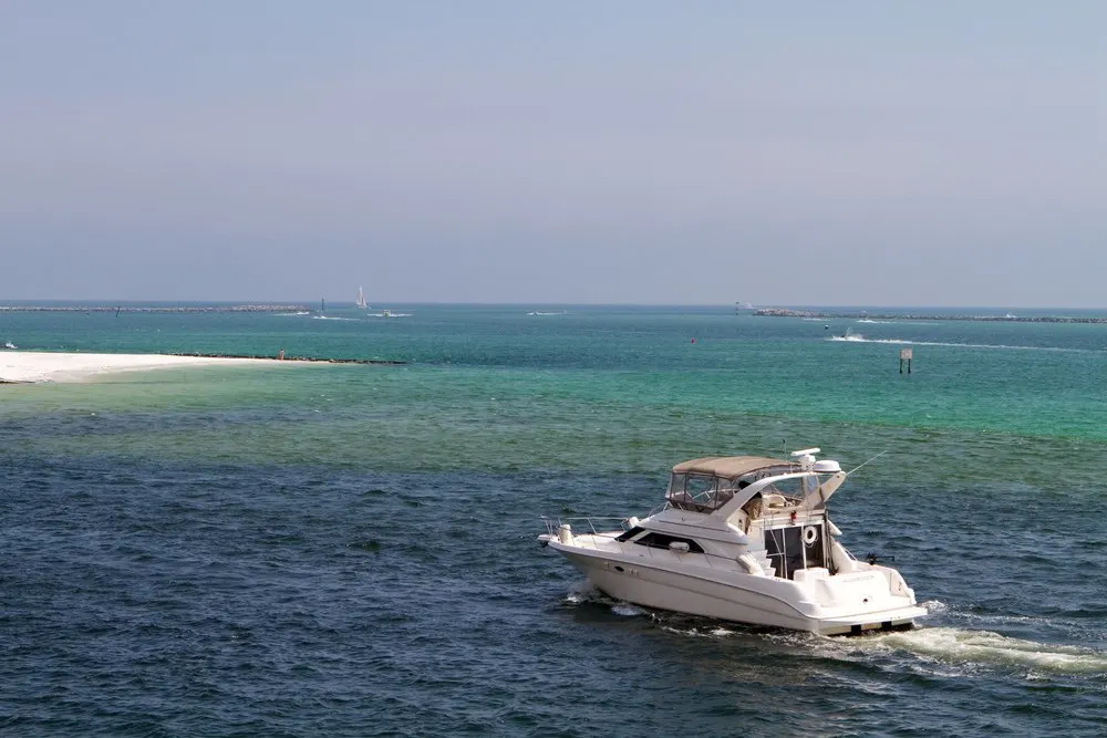 Cabin cruiser for fishing