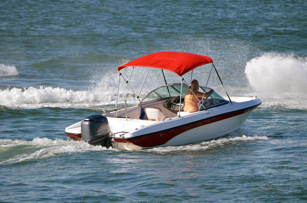 Fishing runabout boat