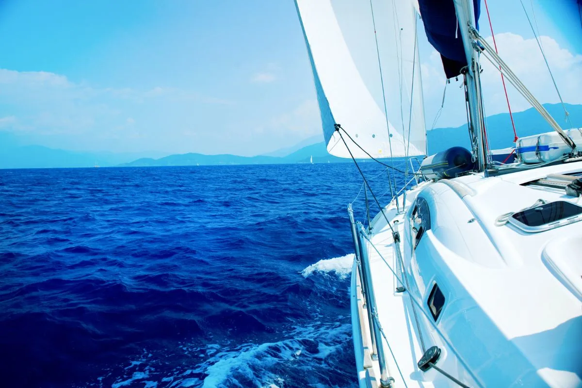 A photo of boat sailing to the deep blue sea.