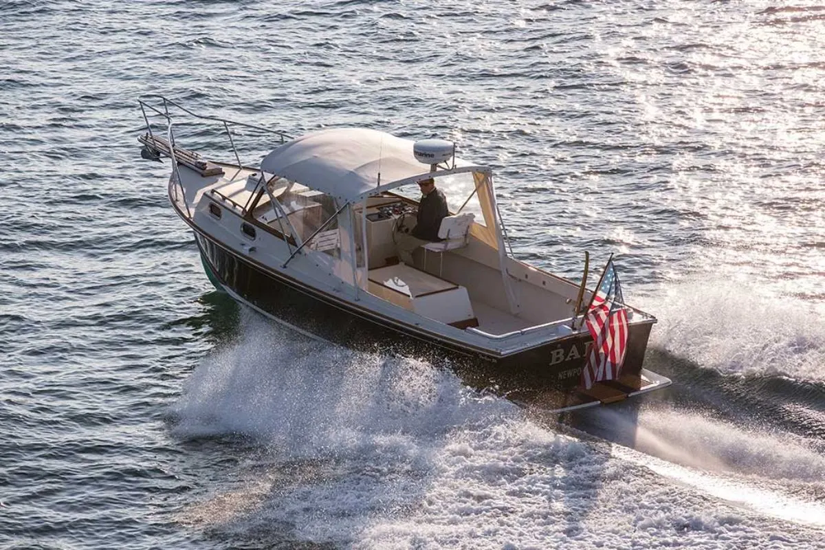 A Frontier 26 with a man operating going fullspeed in the sea.