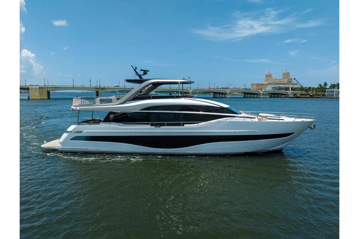 2025 Princess Y85 Motor Yacht 