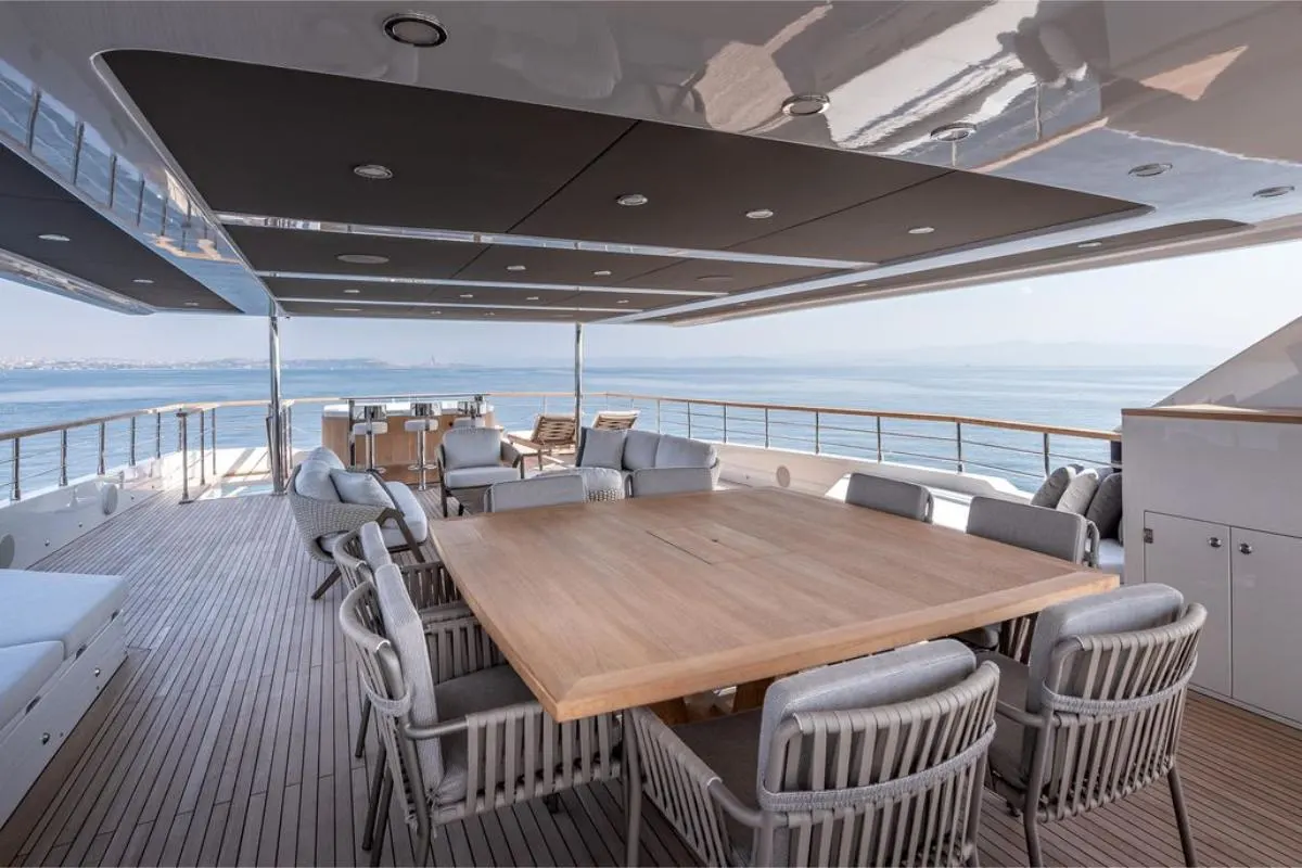 Deck dinette