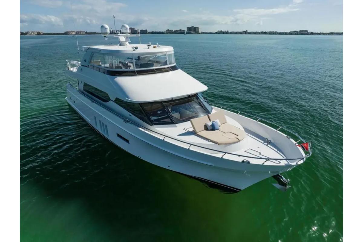 2017 Ocean Alexander 85E 