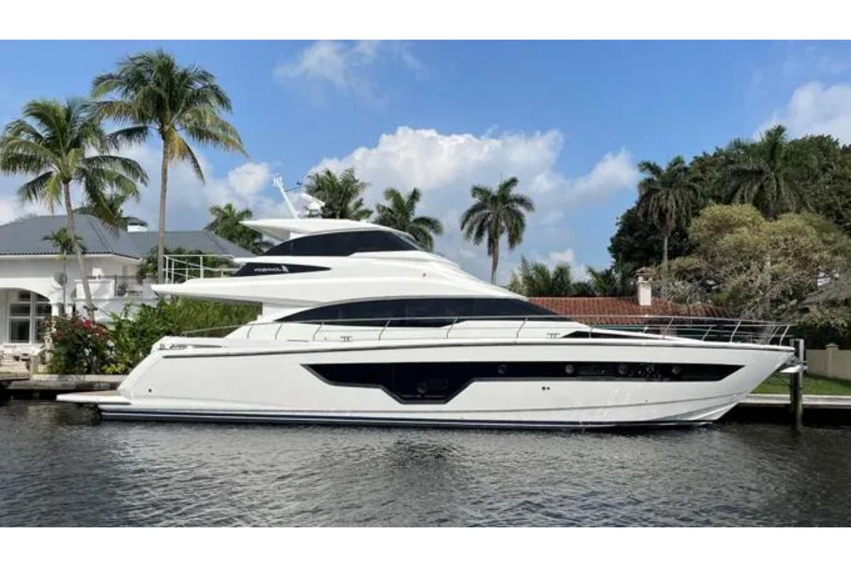 2024 Johnson 70' Skylounge Motor Yacht 