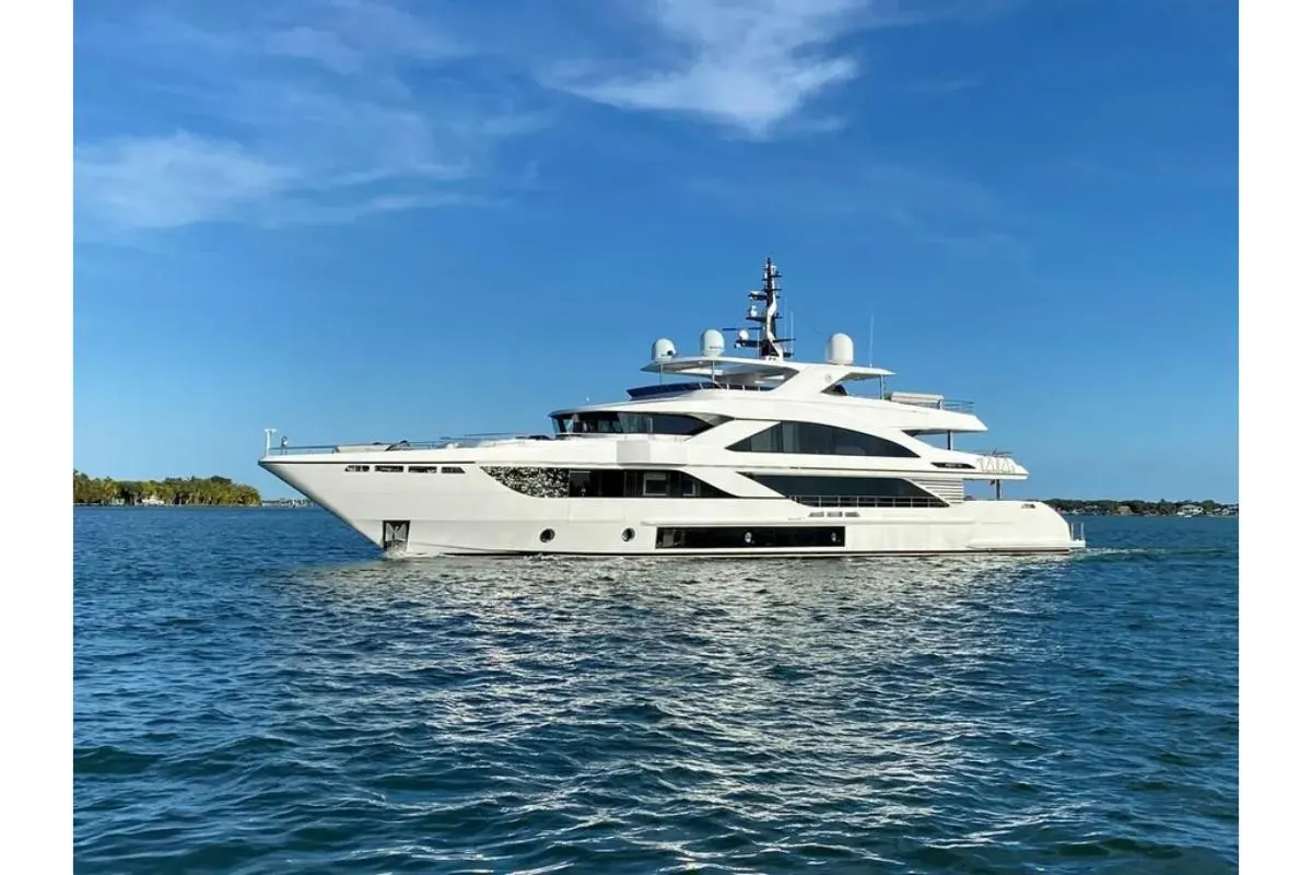 majesty 140 yacht