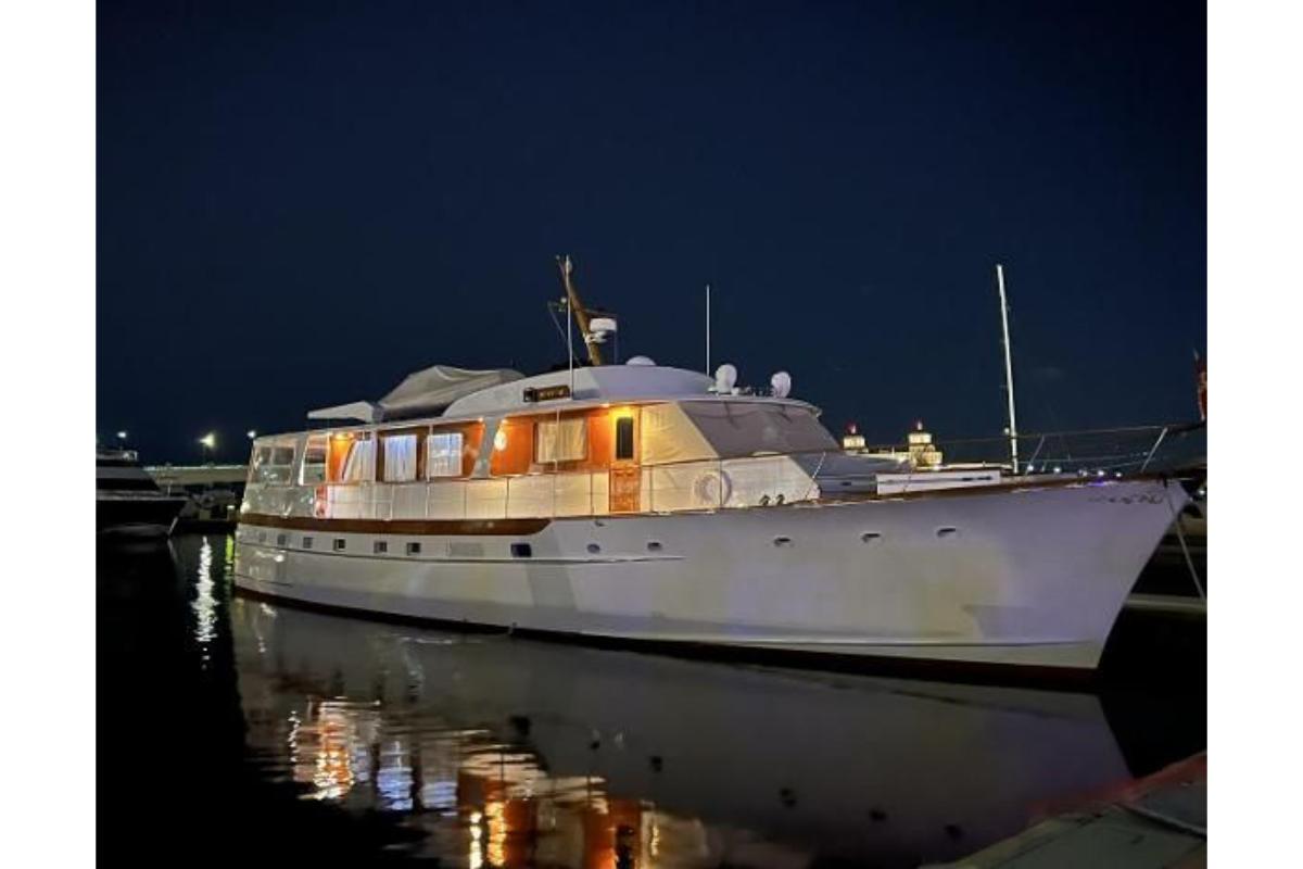 1972 Trumpy 72 Houseboat 