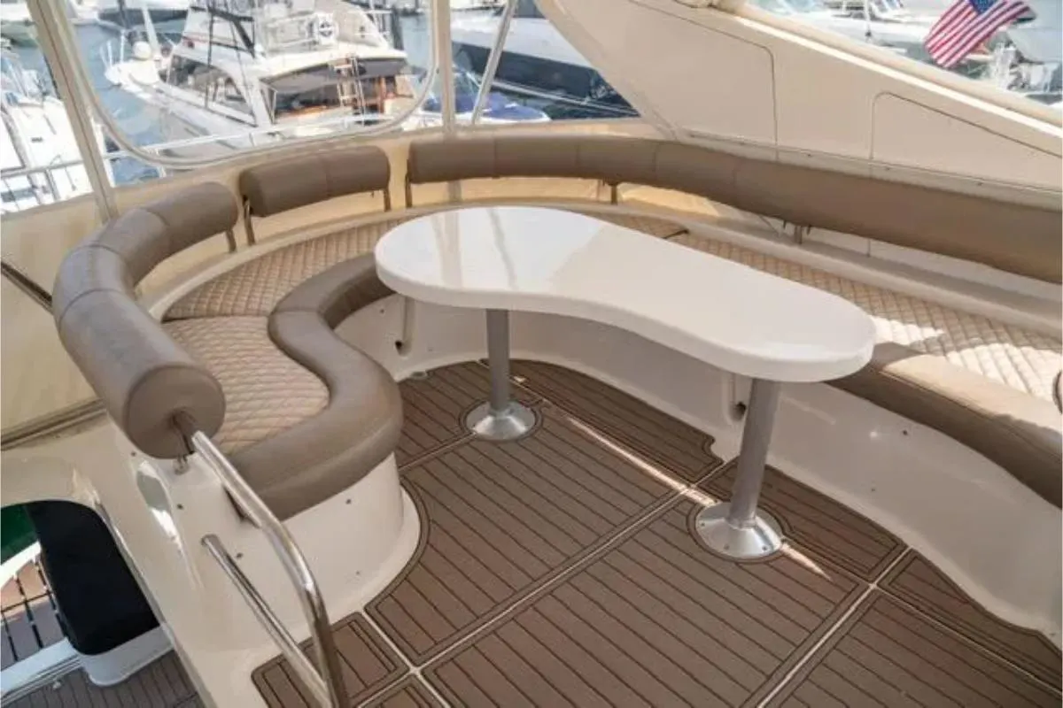 Deck saloon