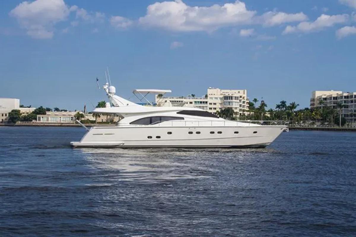 2000 Ferretti Yachts 68 