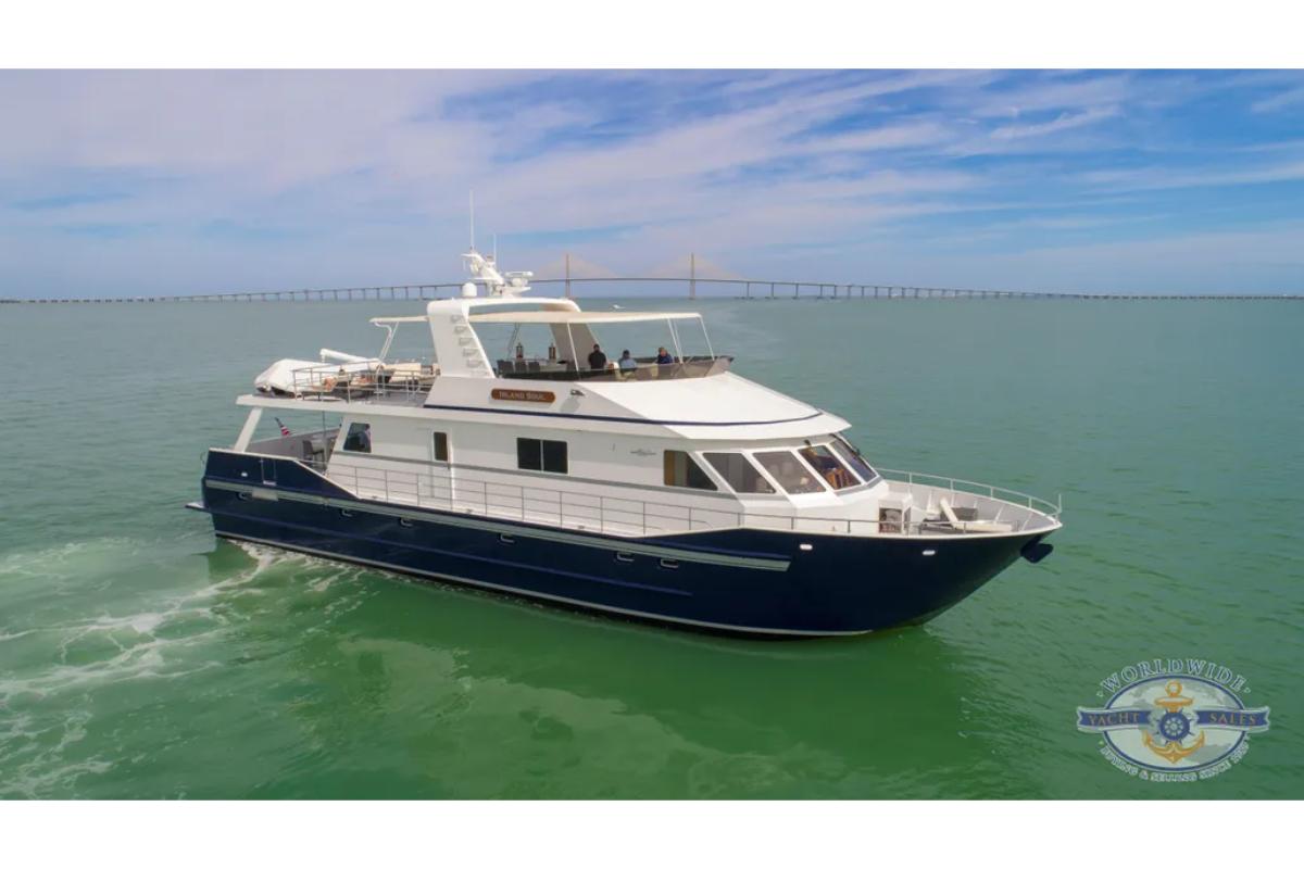 2009 Custom Flybridge Motoryacht 