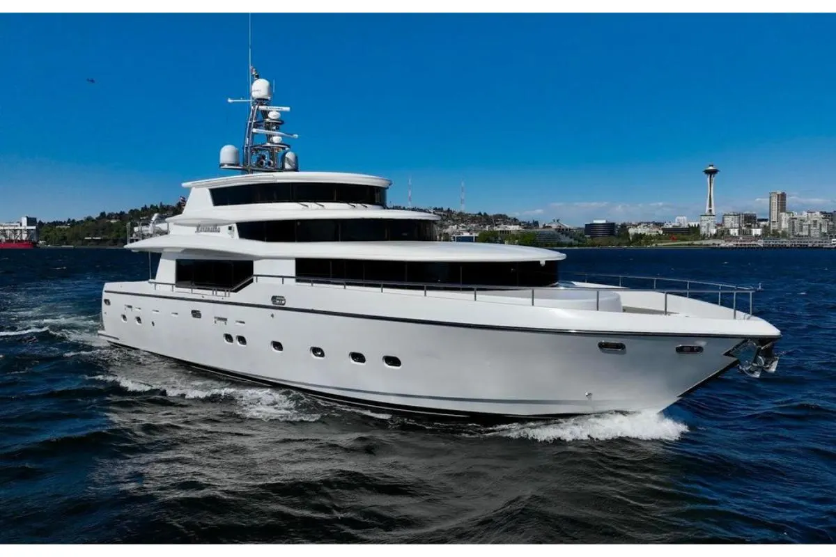 2007 Johnson Motor Yacht 