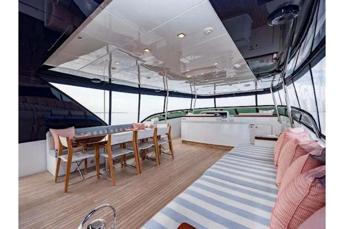 Deck saloon