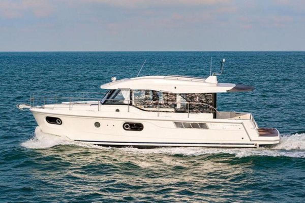 2025 Beneteau Swift Trawler 41 Sedan 