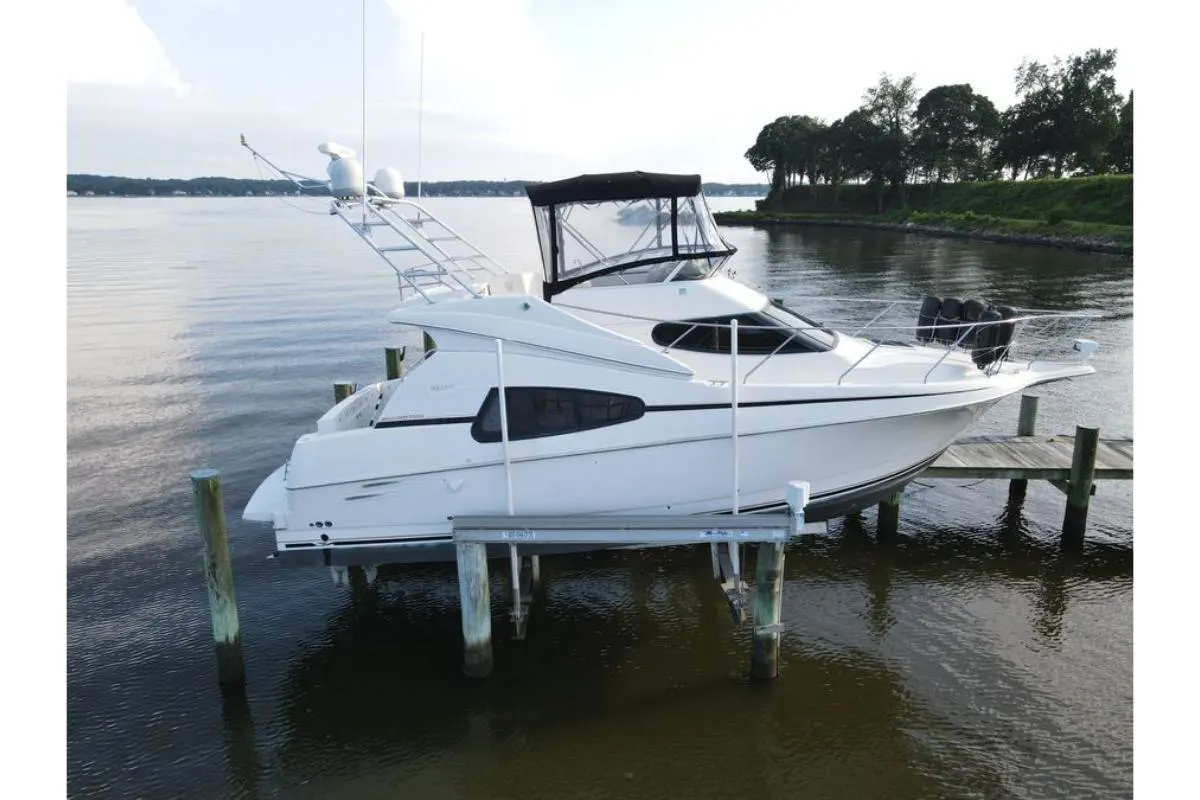 2002 Silverton 330 Sport Bridge