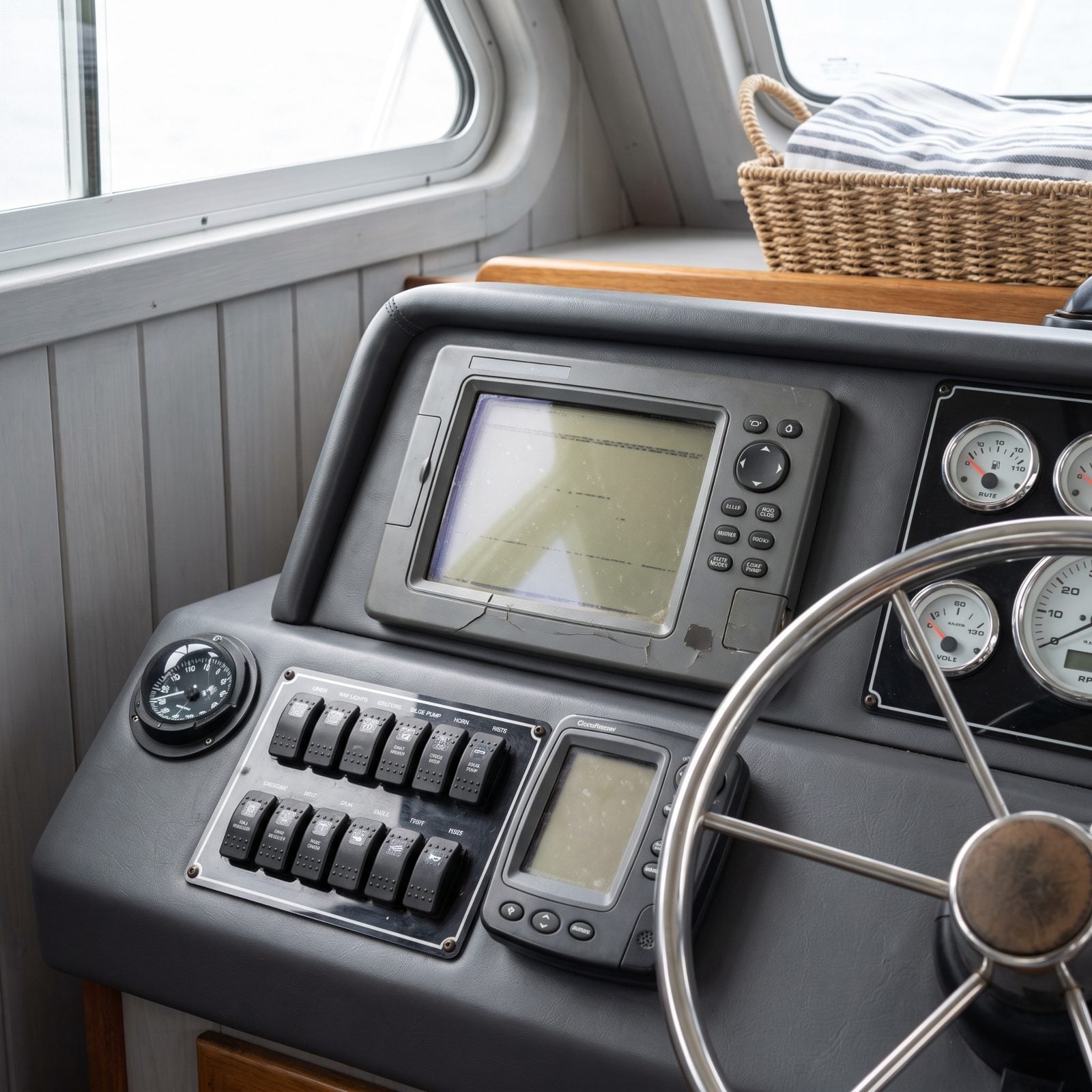 Buying a Boat With Obsolete Electronics