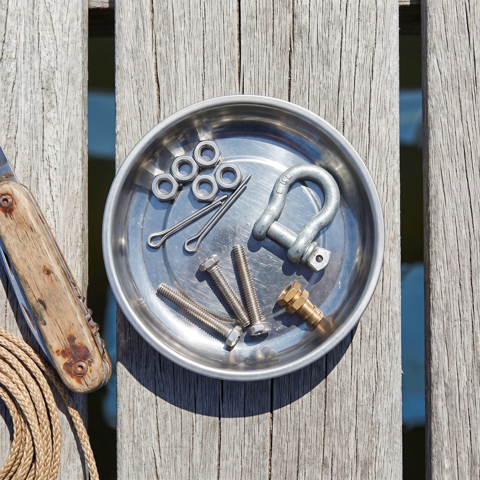 A Magnetic Parts Tray for Dock Repairs